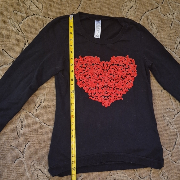 Stylish Black Longsleeve Tee with Red Heart Design - Picture 7 of 8